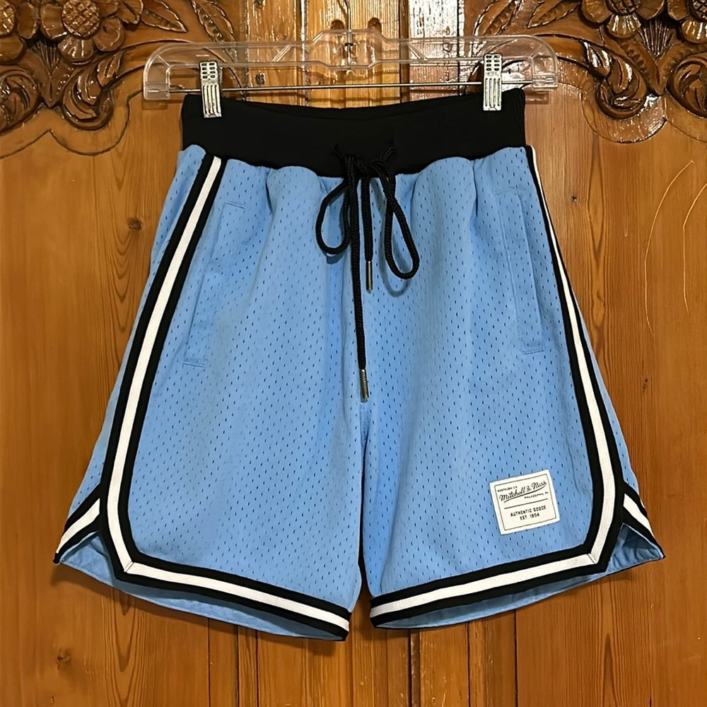 Mitchell & Ness Blue with Black Detsil Mesh Men’s Shorts. Men’s XS